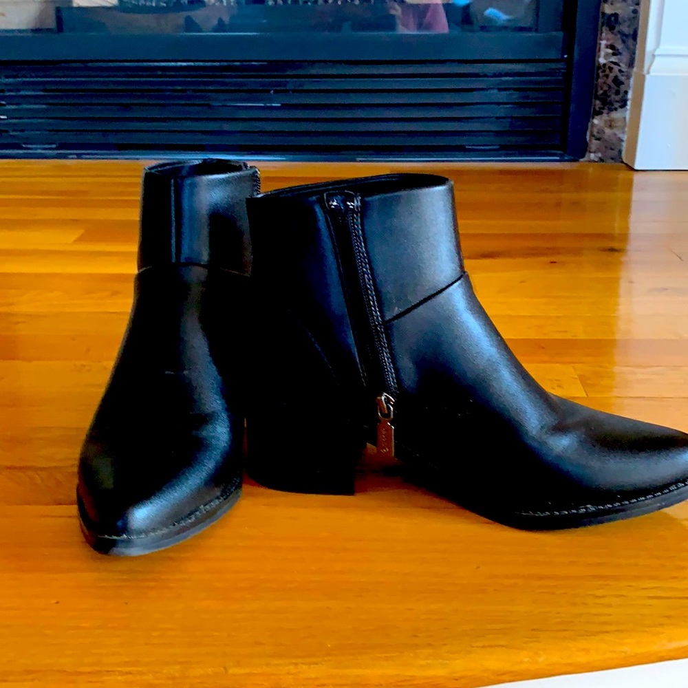 Blondo waterproof leather boots size 8, like new. Worn twice